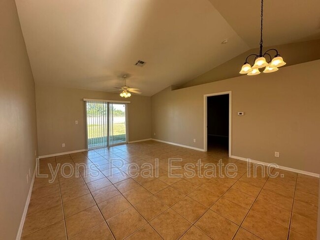 Building Photo - 2409 Park Rd