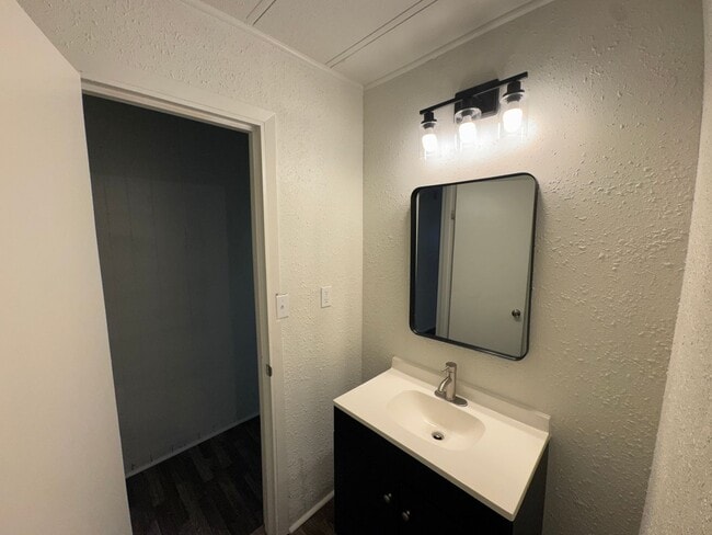Building Photo - For Rent: Updated 3BR/2BA Home with Large ...
