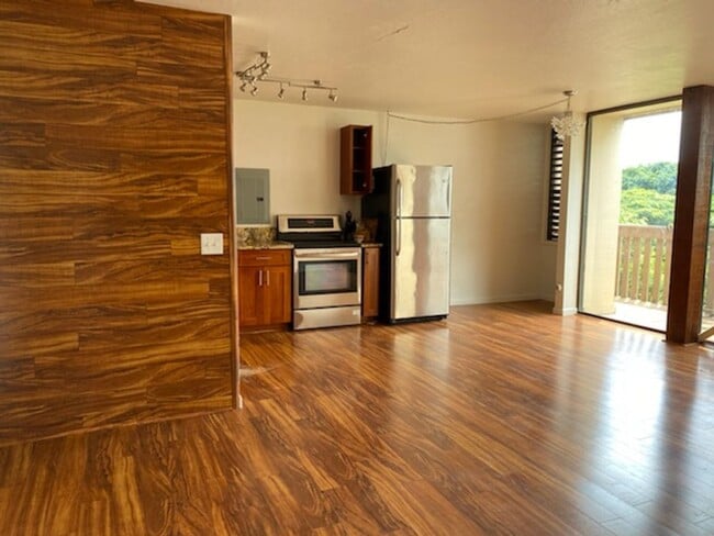 Building Photo - Breezy Fresh, Freshly Renovated 2/1 at Makaha Valley Plantation