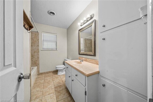 Building Photo - 502 8th St