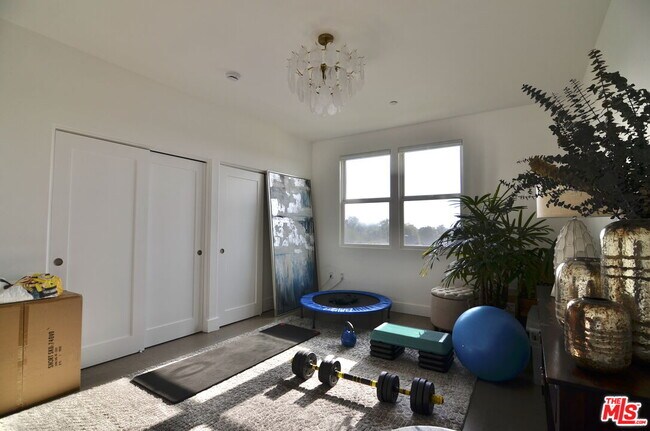 Building Photo - 5703 Laurel Canyon Blvd