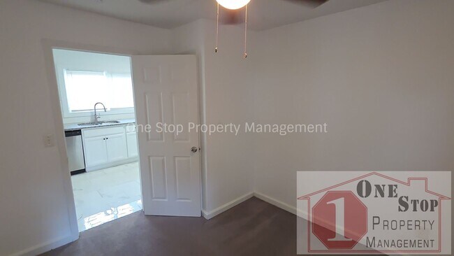 Building Photo - 807 S Hardy Ave