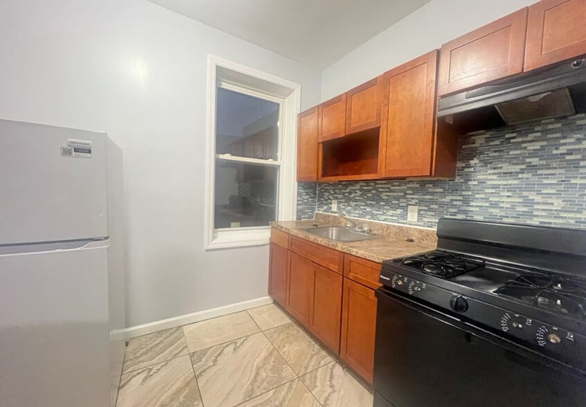 Building Photo - 224 3rd St
