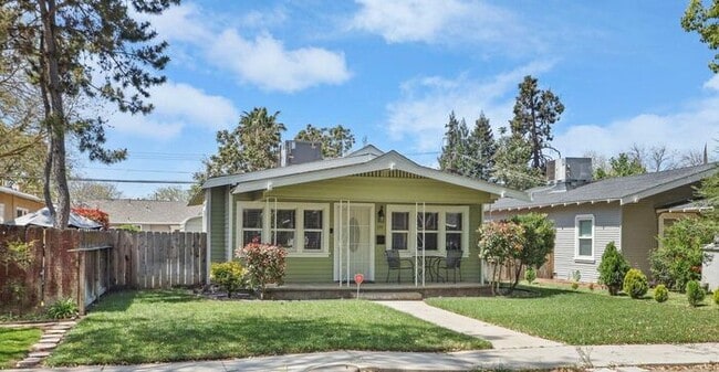Building Photo - Adorable 2 Bedroom 1 Bath Cozy Modesto Home
