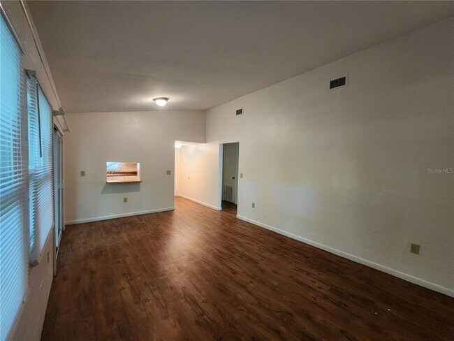 Building Photo - 206 NE 7th Pl