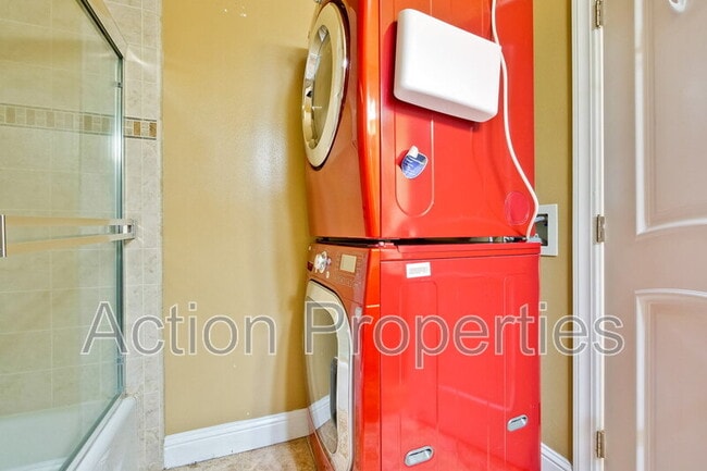 Building Photo - 649 Hollingsworth Dr