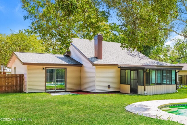 Building Photo - 8162 Cayuga Trail W