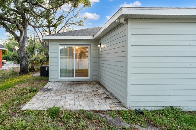 Building Photo - Charming Bungalow Across from Love Park – ...