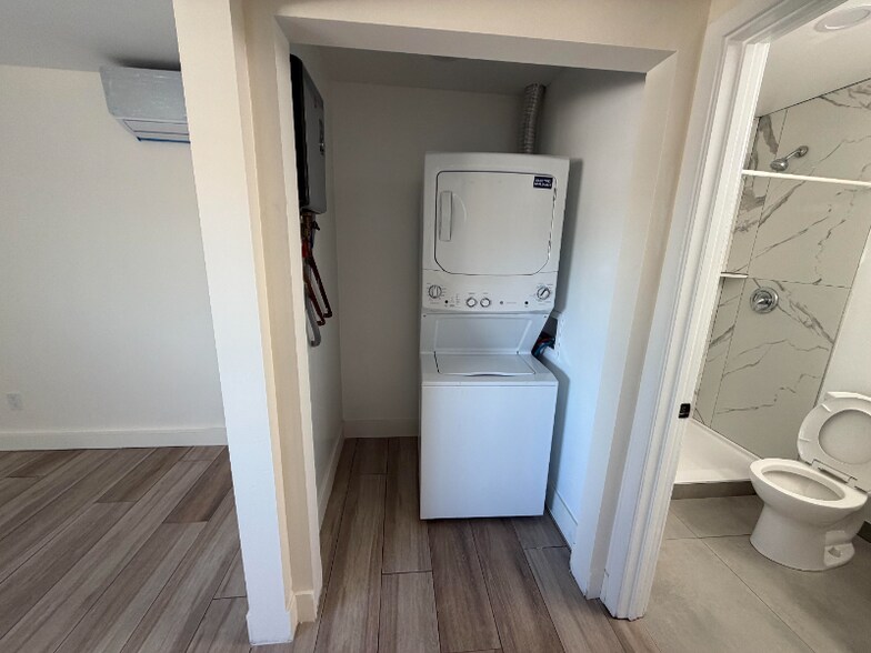 Building Photo - 1533 Monterey Pine Dr