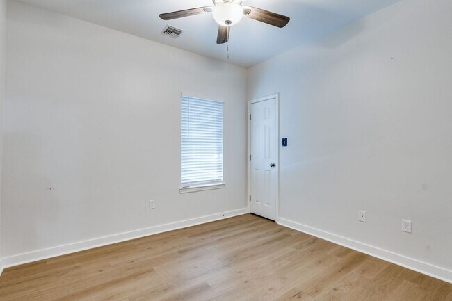 Building Photo - 204 Romero St