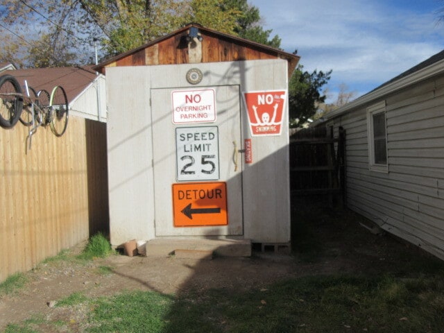 Building Photo - 1425 Pinyon Ave