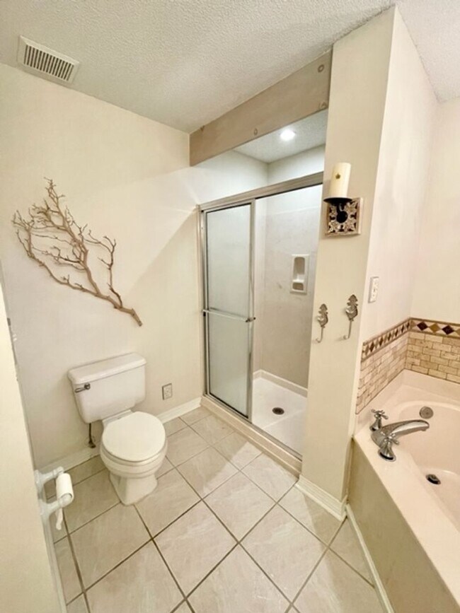 Building Photo - 1315 Forest Shore Dr