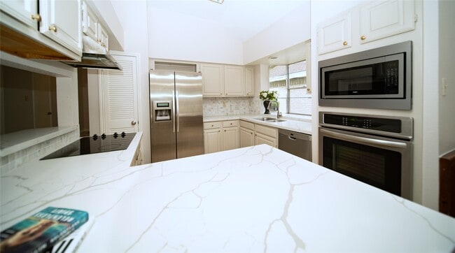 Building Photo - 3110 Flintwood Dr