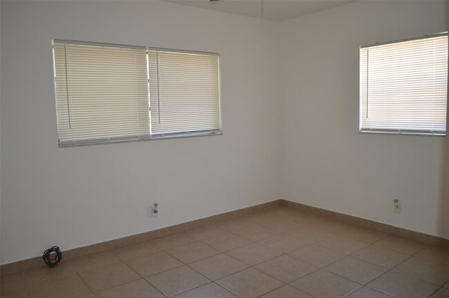 Building Photo - 1107 NW 2nd Ave