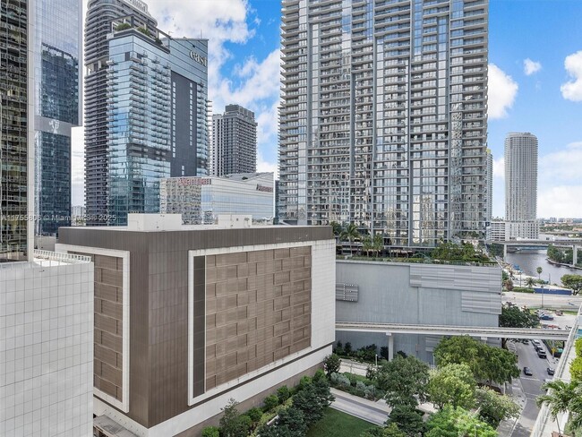 Building Photo - 500 Brickell Ave