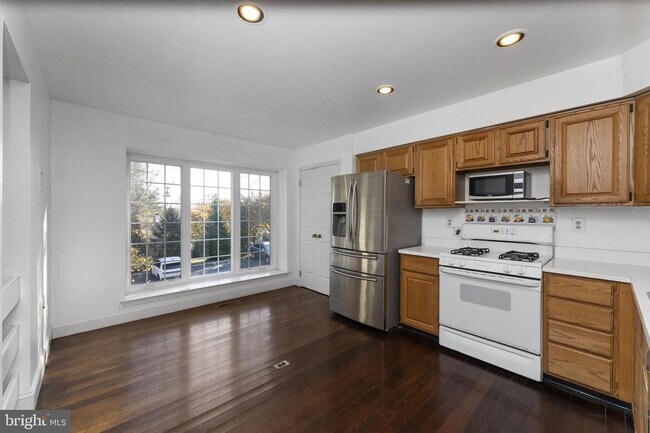 Primary Photo - 56 Cabot Dr