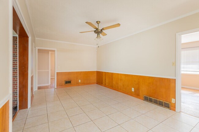 Building Photo - 4 bedroom near St. Anne Catholic Church