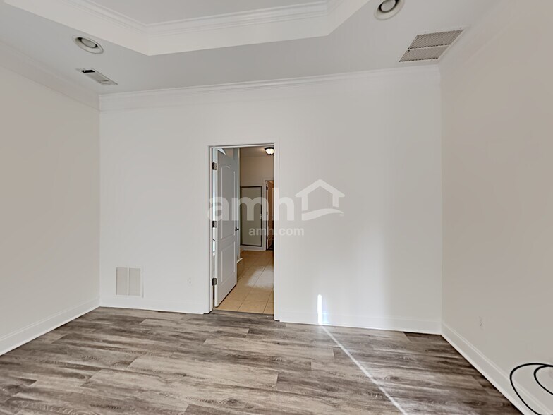 Building Photo - 901 Vandiver Ct