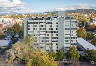 Building Photo - Upgraded 2 Bedroom 2 Bath Close to Downtow...
