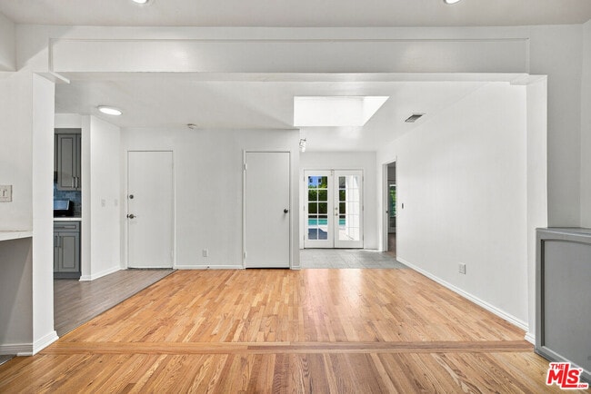 Building Photo - 5631 Columbus Ave