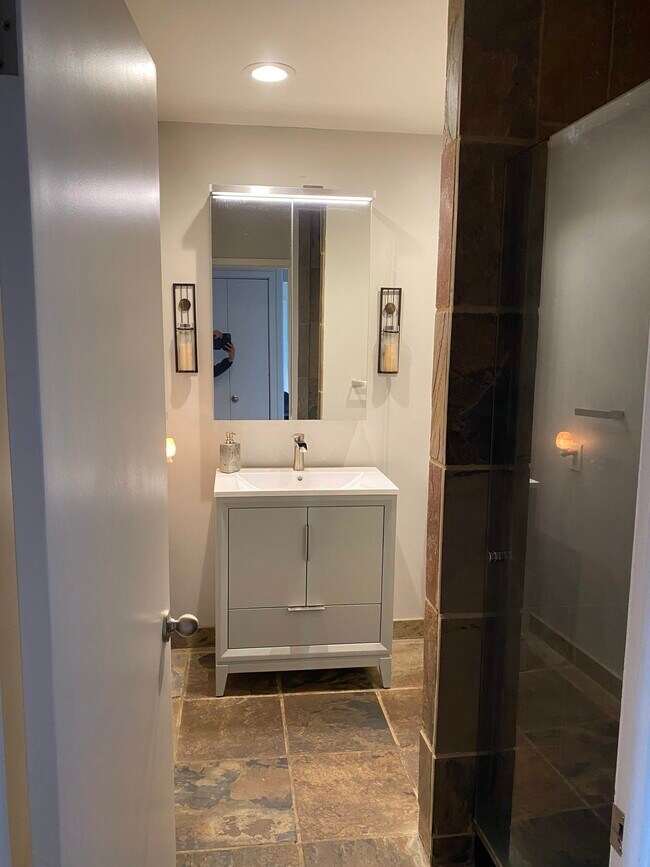 Building Photo - 6579 Exeter Dr