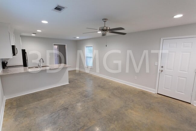 Building Photo - 226 Southridge Rd