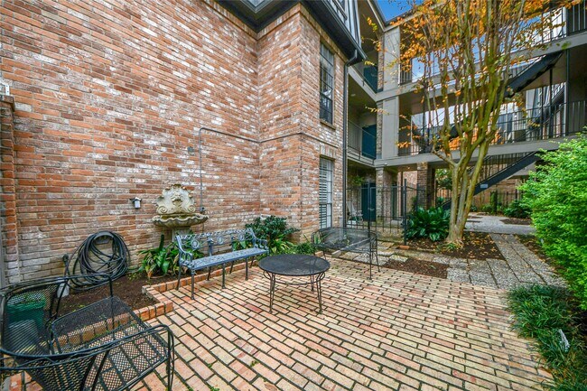 Building Photo - 2400 N Braeswood Blvd