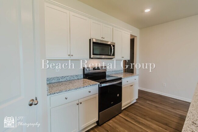 Building Photo - Modern Features, Classic Comfort!