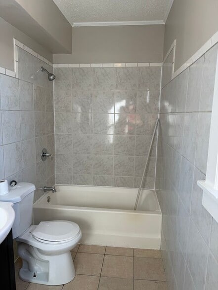 Building Photo - 171 Capen St