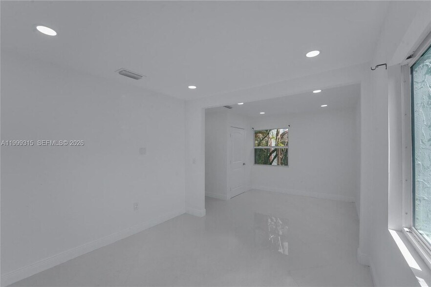 Building Photo - 1137 SW 8th Ave