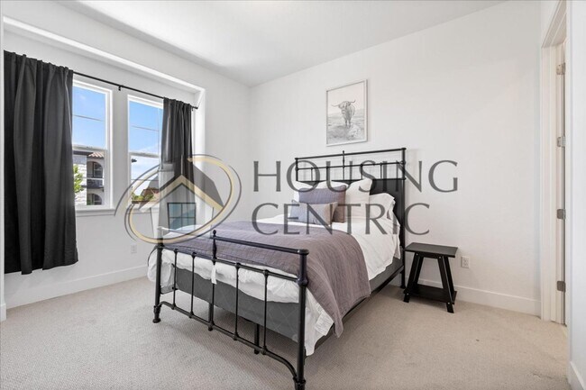 Building Photo - Modern & Elegant Living in Emerald Peak, E...