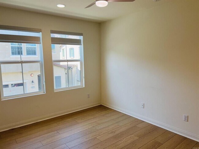 Building Photo - 530 Longmeadow St
