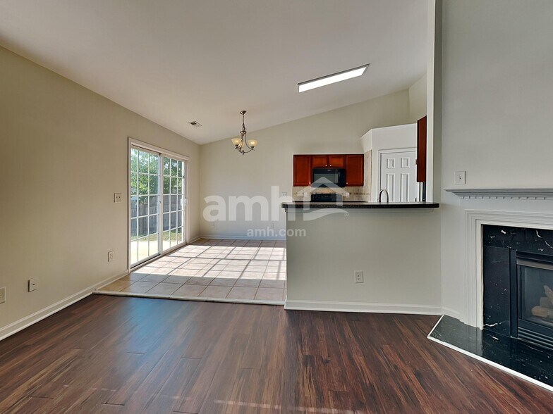 Building Photo - 4404 Wolf Run Dr