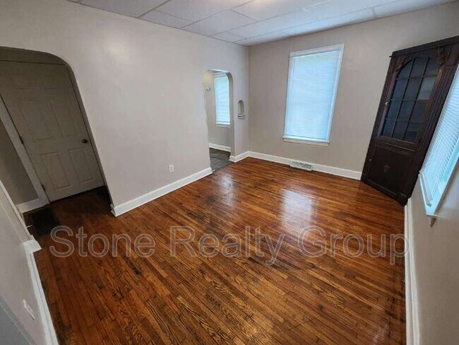 Building Photo - 1040 7th Ave