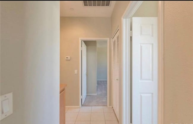 Building Photo - 1800 E Lakeshore Dr