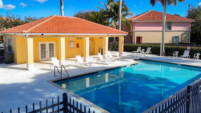 Building Photo - 1010 Seminole Palms Dr