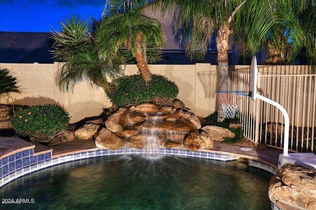 Building Photo - 7931 W Rose Garden Ln