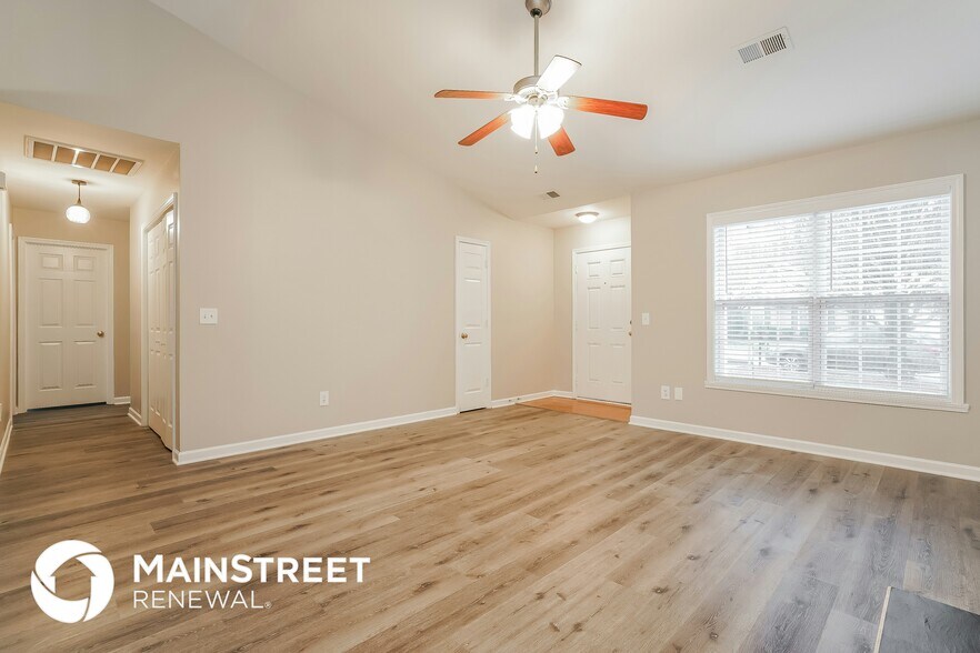 Building Photo - 3915 Bluestem Dr