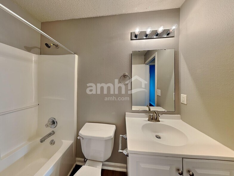 Building Photo - 17317 Pine Wood Ln