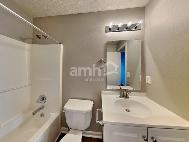 Building Photo - 17317 Pine Wood Ln