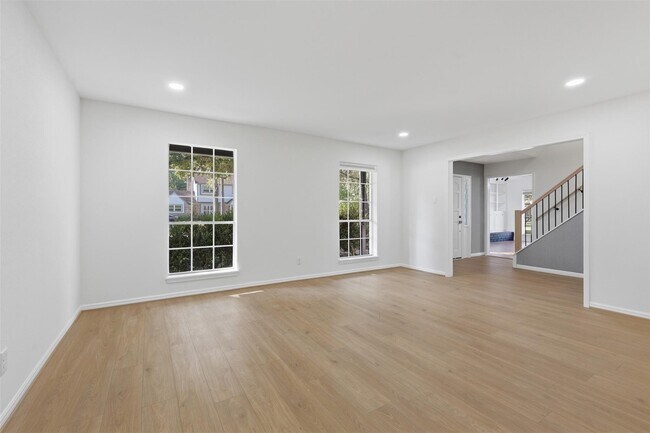 Building Photo - 3930 Cypress Hill Dr