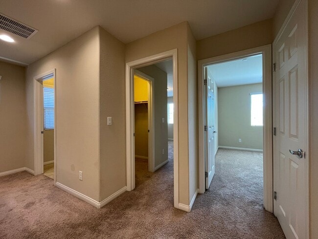 Building Photo - 4 BED 2.5 BATH 2 CAR GARAGE SINGLE FAMILY ...