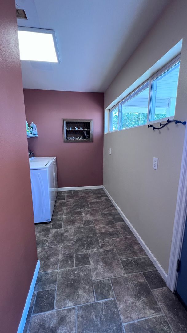 Building Photo - Charming 2 Bed, 2 Bath Farm-Style Home in ...
