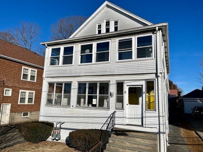 Building Photo - 9-11 Maplewood St