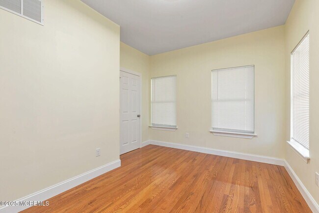 Building Photo - 1222 7th Ave