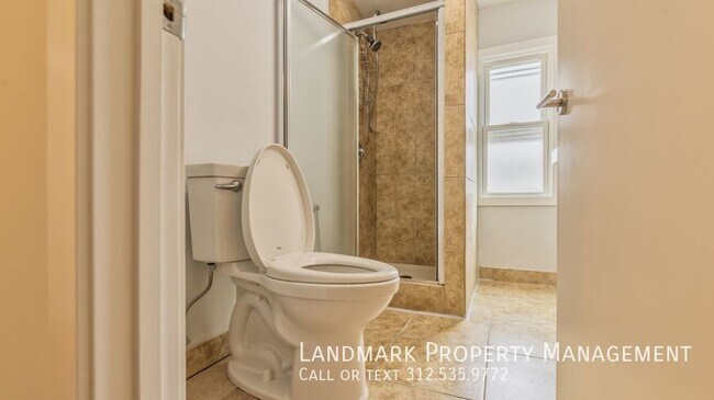 Building Photo - 2833 N Avers Ave