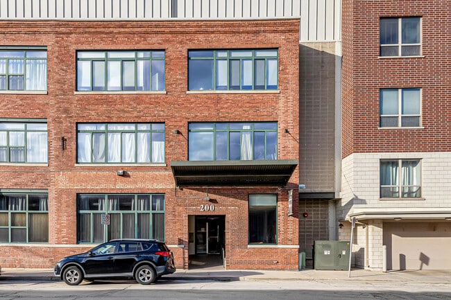 Building Photo - 200 S Water St