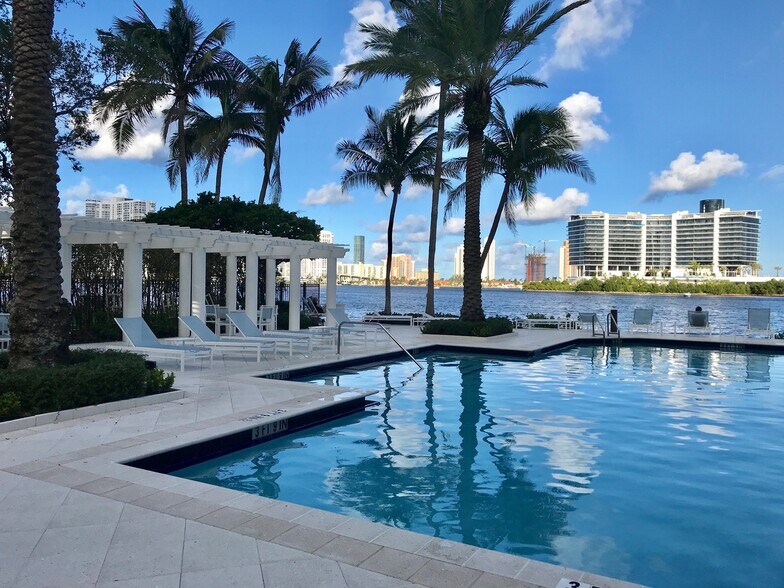 Building Photo - 3125 NE 184th St