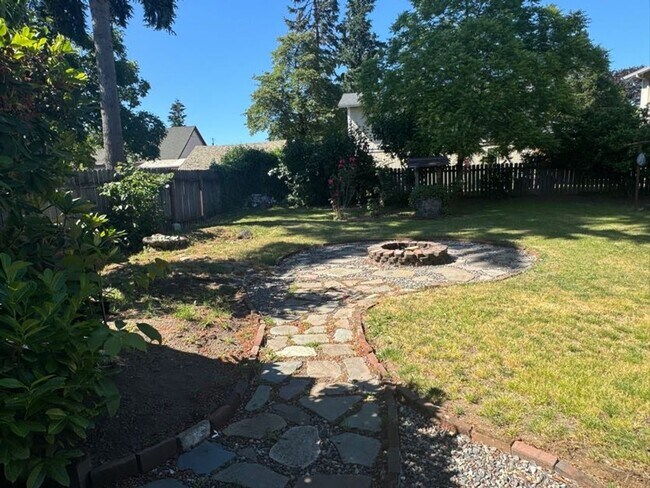 Building Photo - Charming 1920's Home with Large Backyard