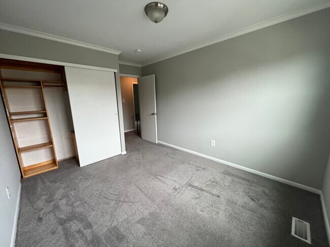 Building Photo - 131 Cypress Dr